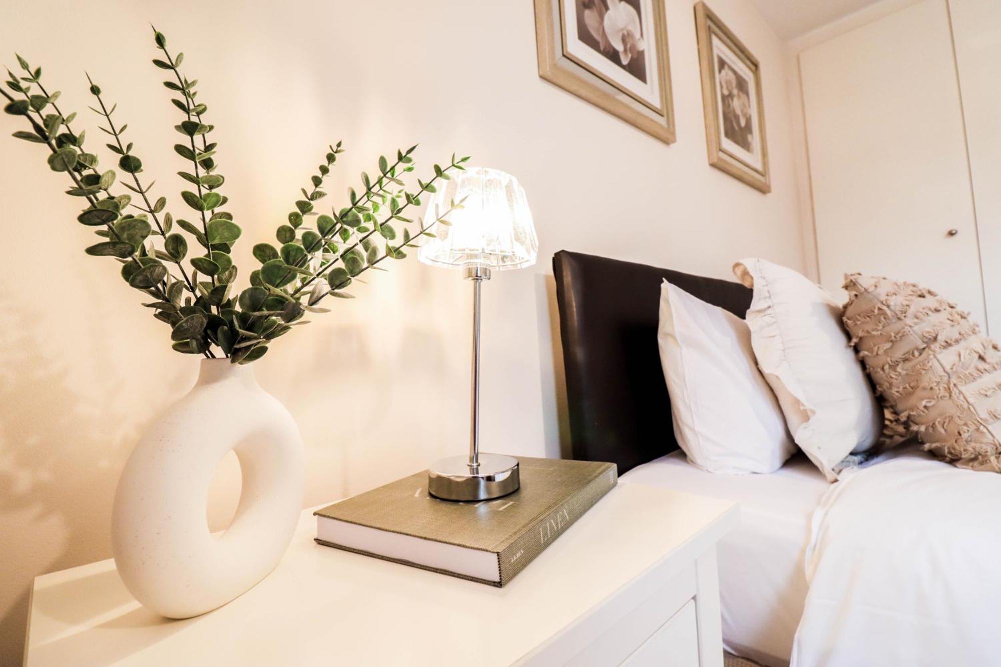 Gorgeous 2-Bedroom London Apartment لندن المظهر الخارجي الصورة