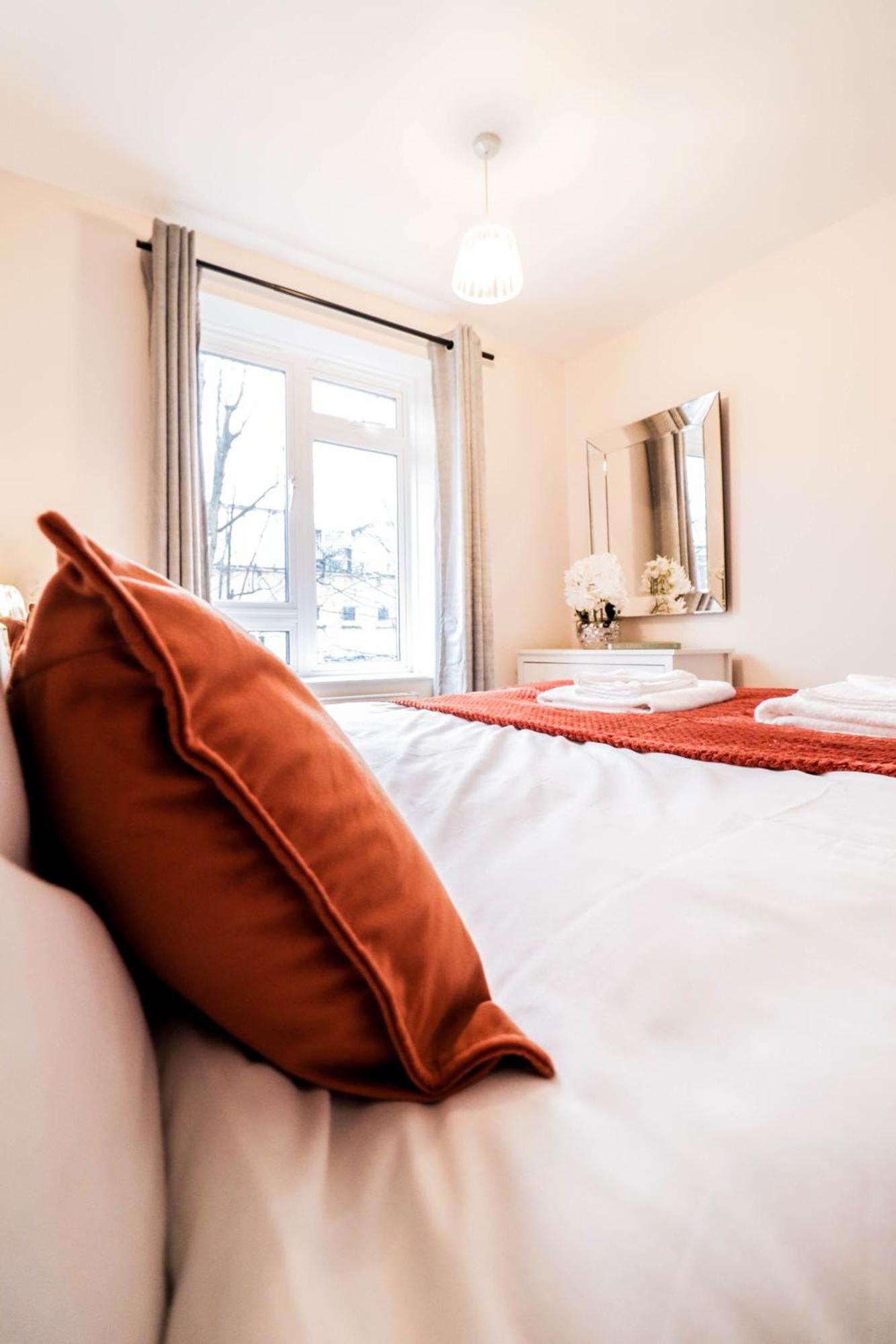 Gorgeous 2-Bedroom London Apartment لندن المظهر الخارجي الصورة