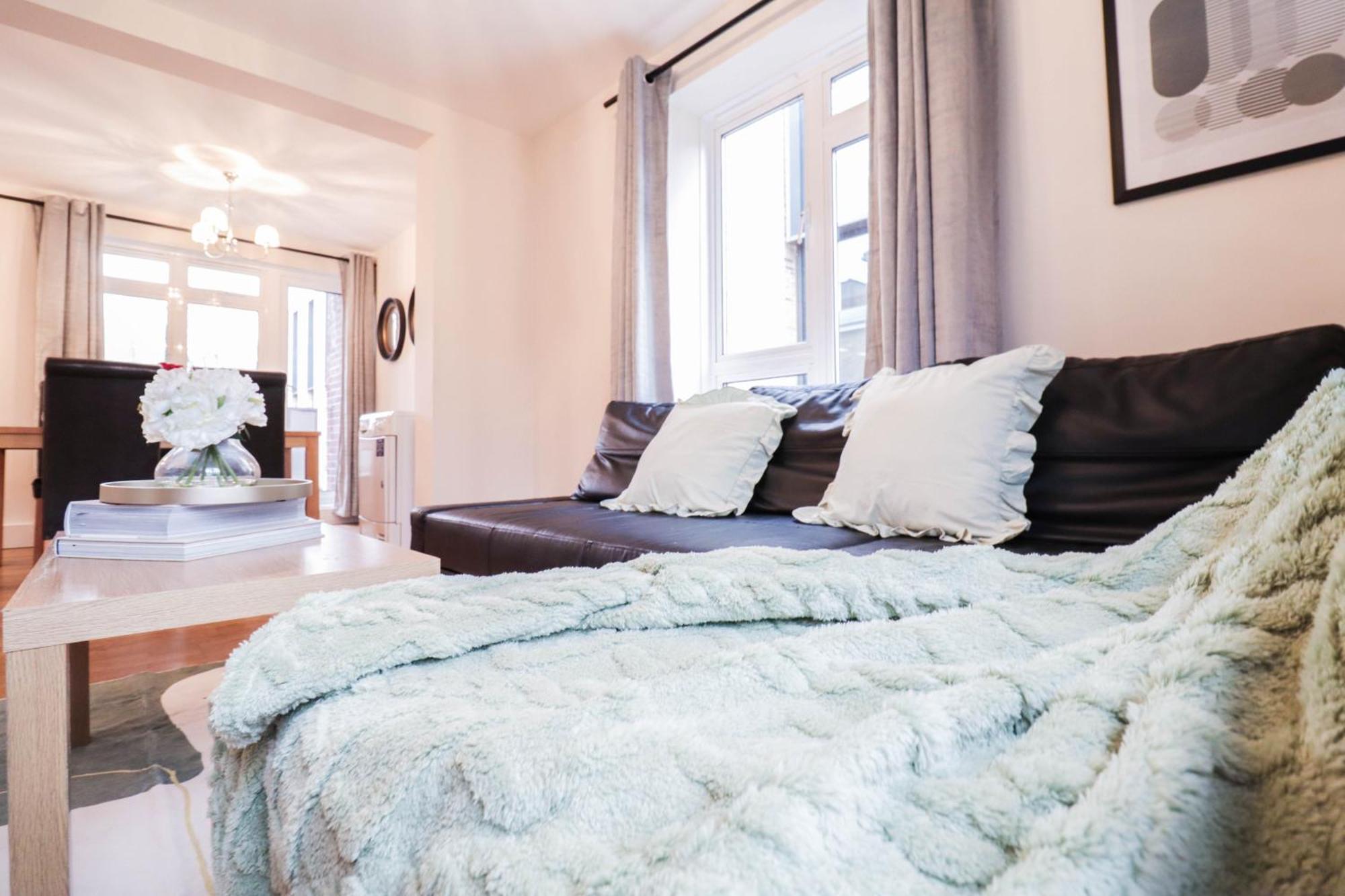 Gorgeous 2-Bedroom London Apartment لندن المظهر الخارجي الصورة