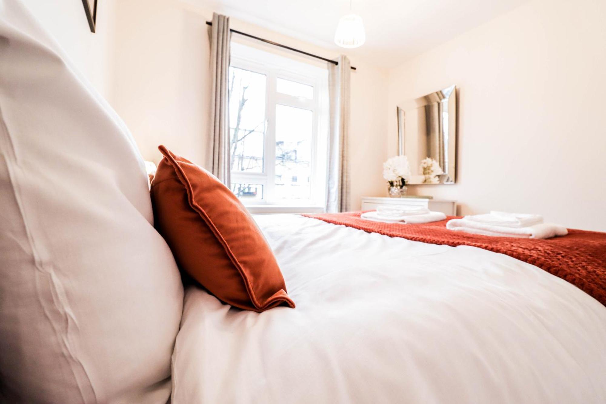 Gorgeous 2-Bedroom London Apartment لندن المظهر الخارجي الصورة