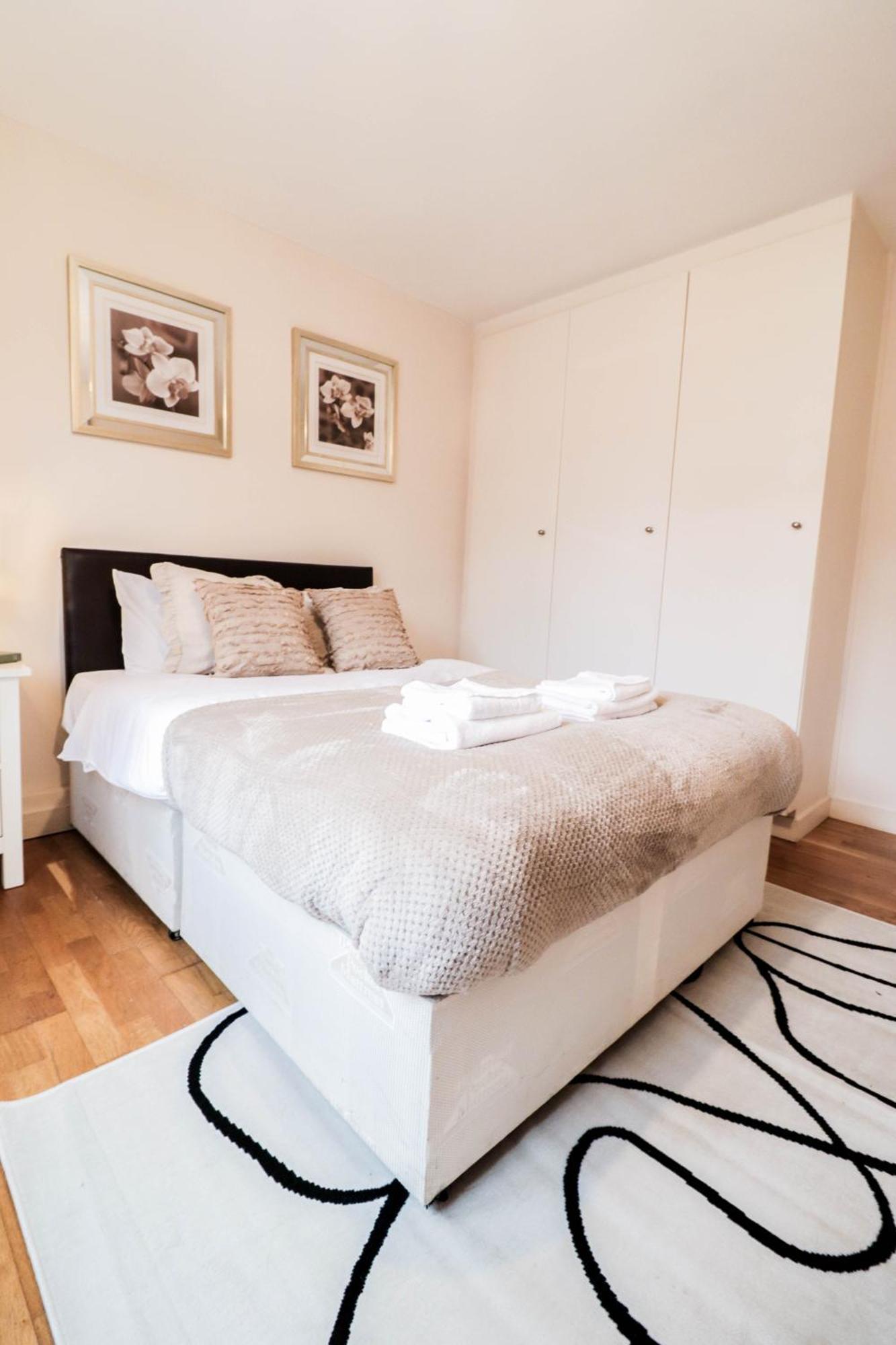 Gorgeous 2-Bedroom London Apartment لندن المظهر الخارجي الصورة