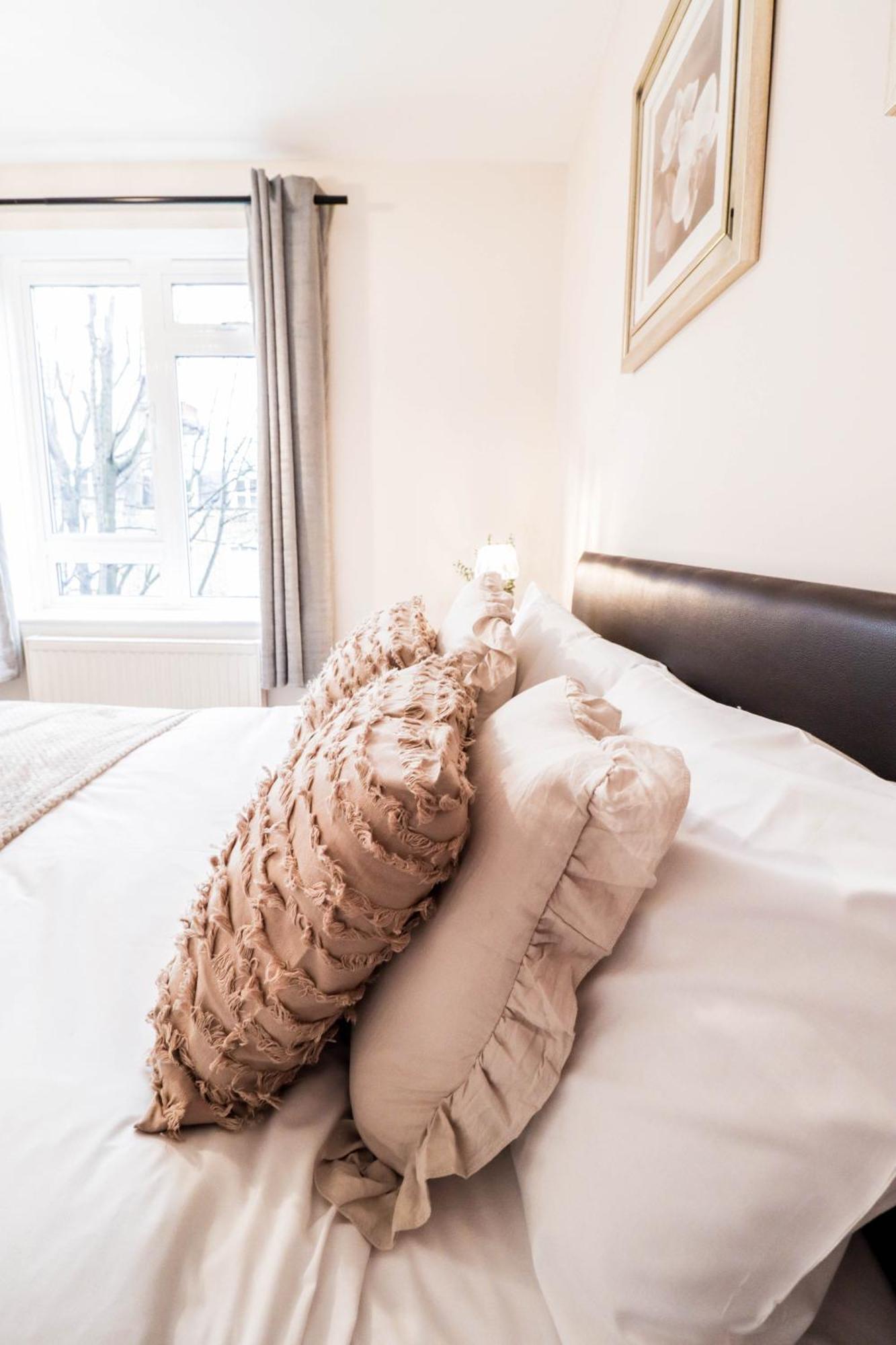 Gorgeous 2-Bedroom London Apartment لندن المظهر الخارجي الصورة