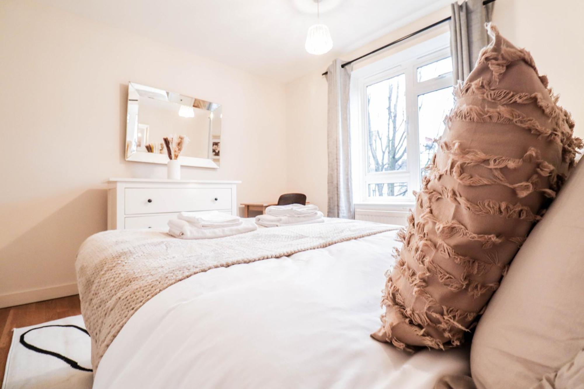 Gorgeous 2-Bedroom London Apartment لندن المظهر الخارجي الصورة