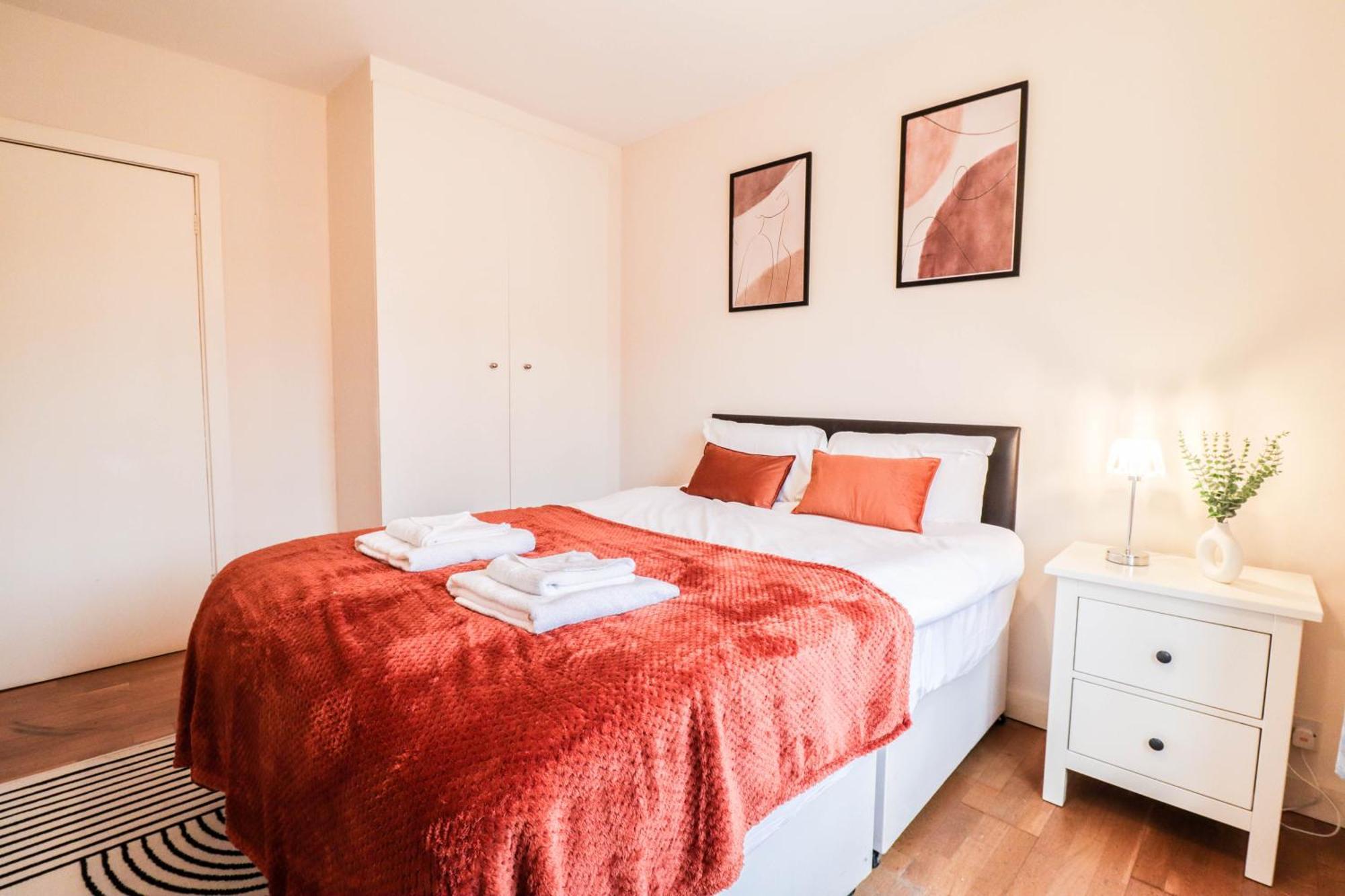 Gorgeous 2-Bedroom London Apartment لندن المظهر الخارجي الصورة