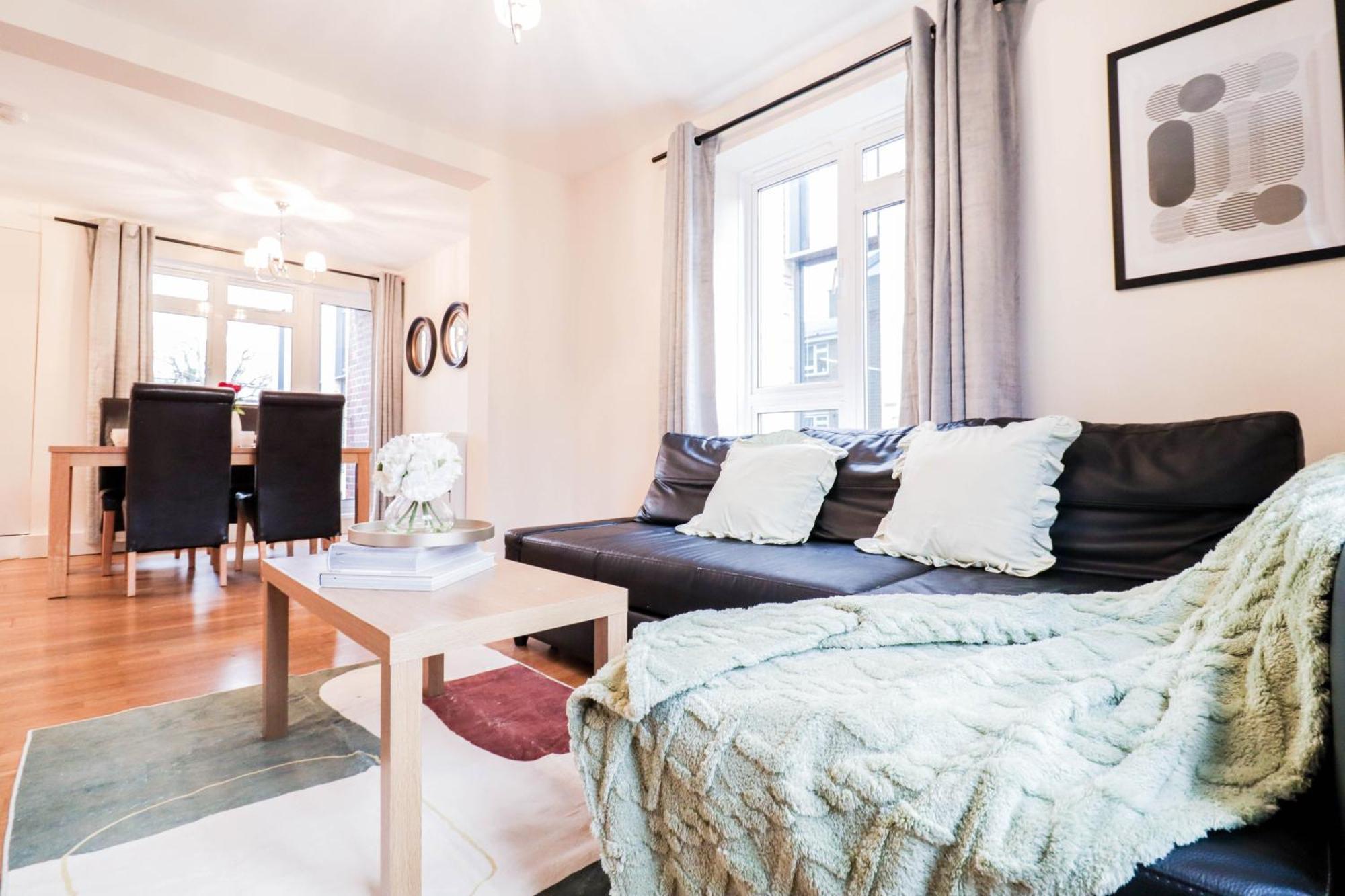 Gorgeous 2-Bedroom London Apartment لندن المظهر الخارجي الصورة