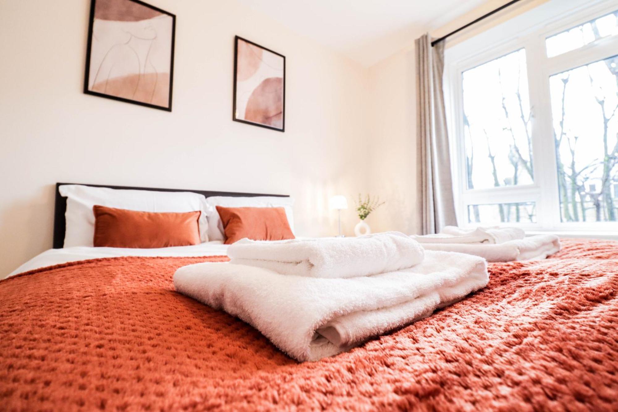 Gorgeous 2-Bedroom London Apartment لندن المظهر الخارجي الصورة