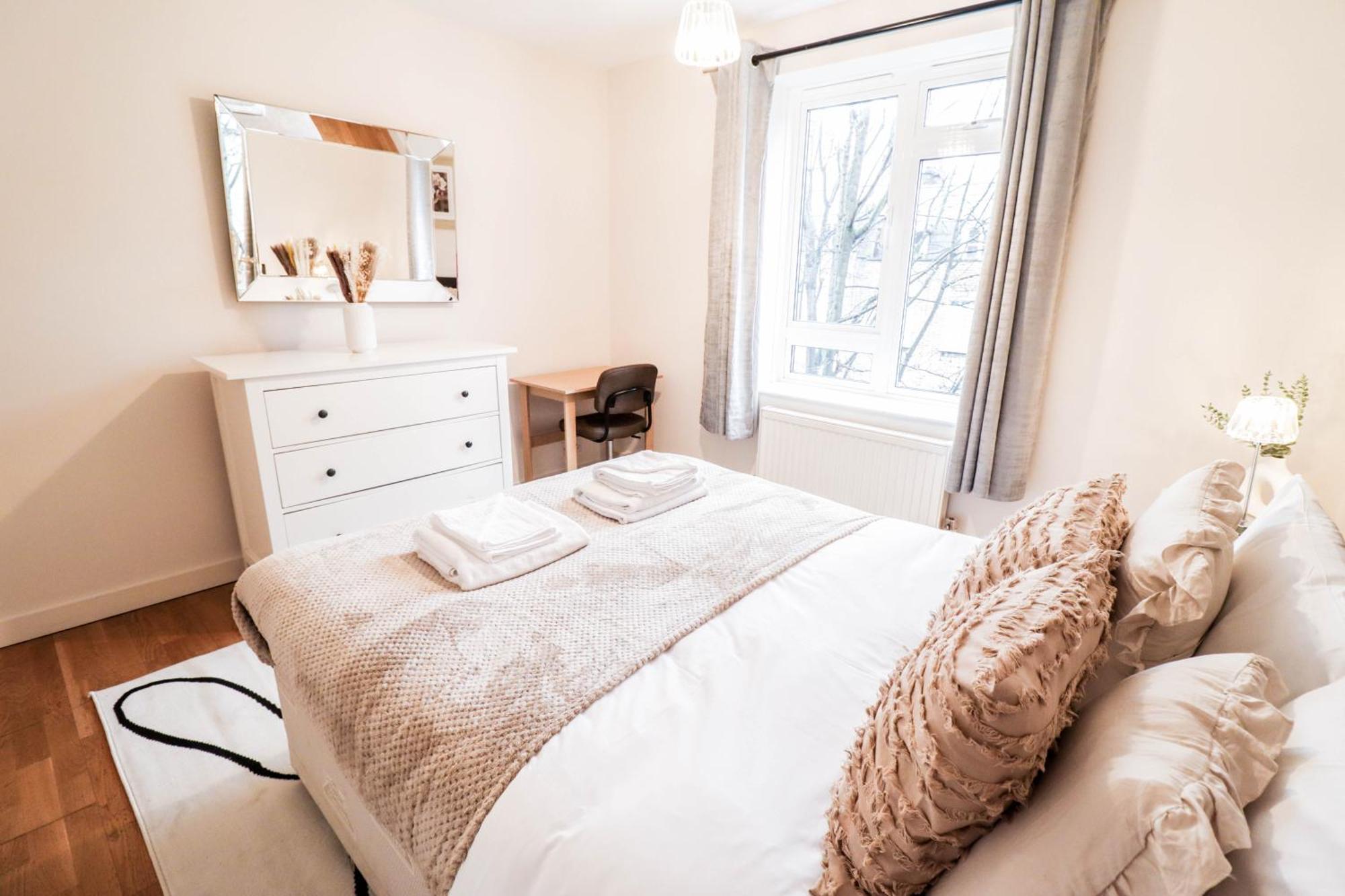 Gorgeous 2-Bedroom London Apartment لندن المظهر الخارجي الصورة