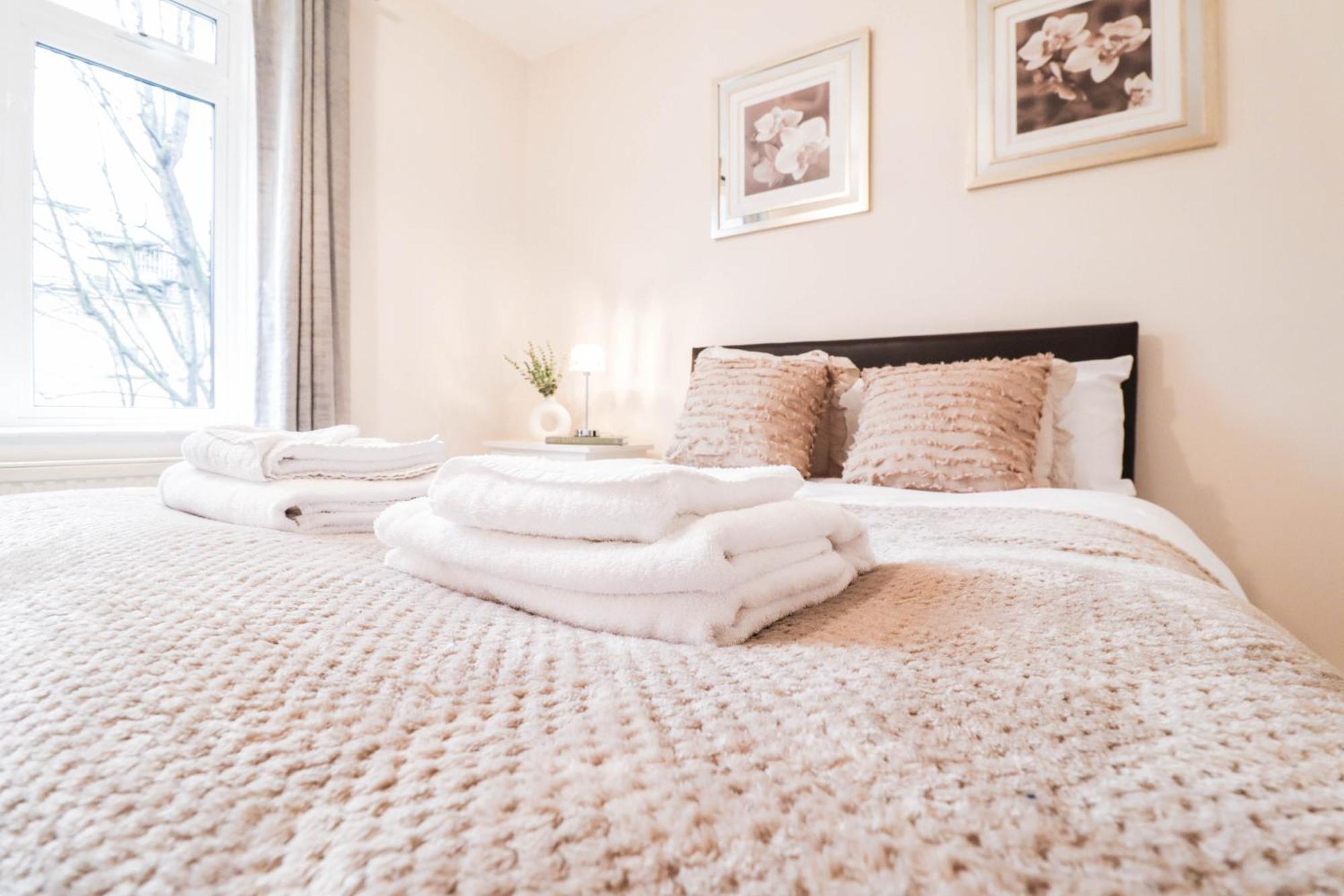 Gorgeous 2-Bedroom London Apartment لندن المظهر الخارجي الصورة